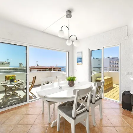 Apartamento Penthouse Living With Rooftop Terrace & Sea View *