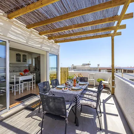 Apartamento Penthouse Living With Rooftop Terrace & Sea View